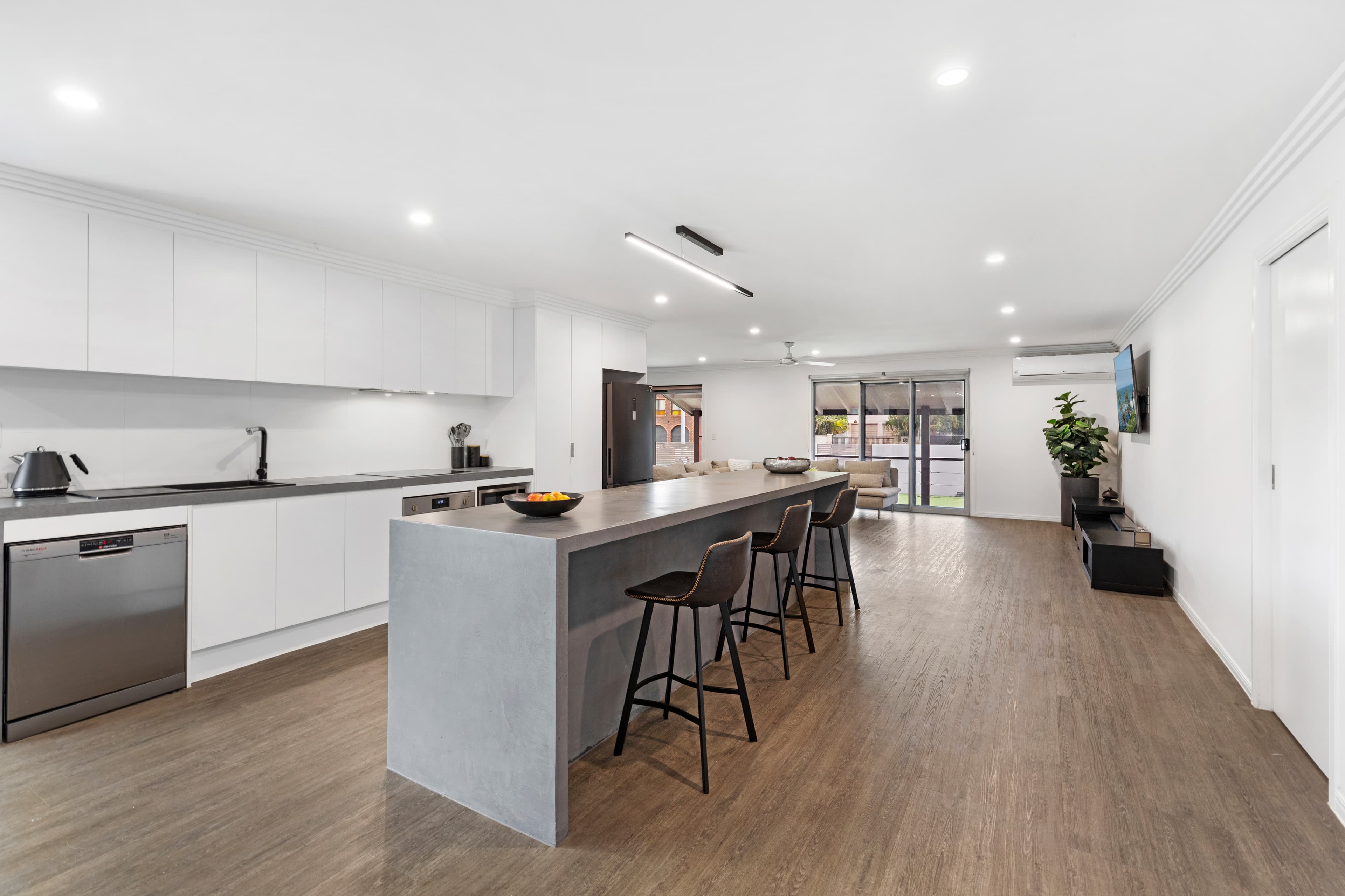 54 Christine Avenue, Burleigh Waters, Burleigh Waters - Thumbnail 3