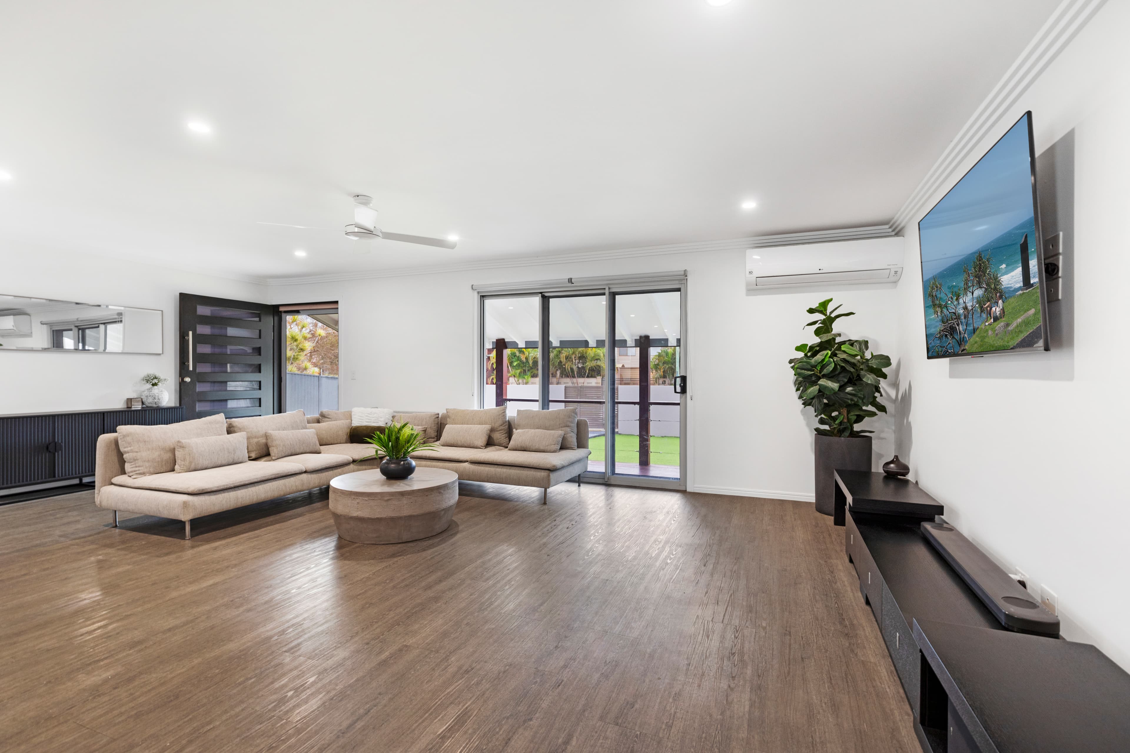 54 Christine Avenue, Burleigh Waters, Burleigh Waters - Thumbnail 4