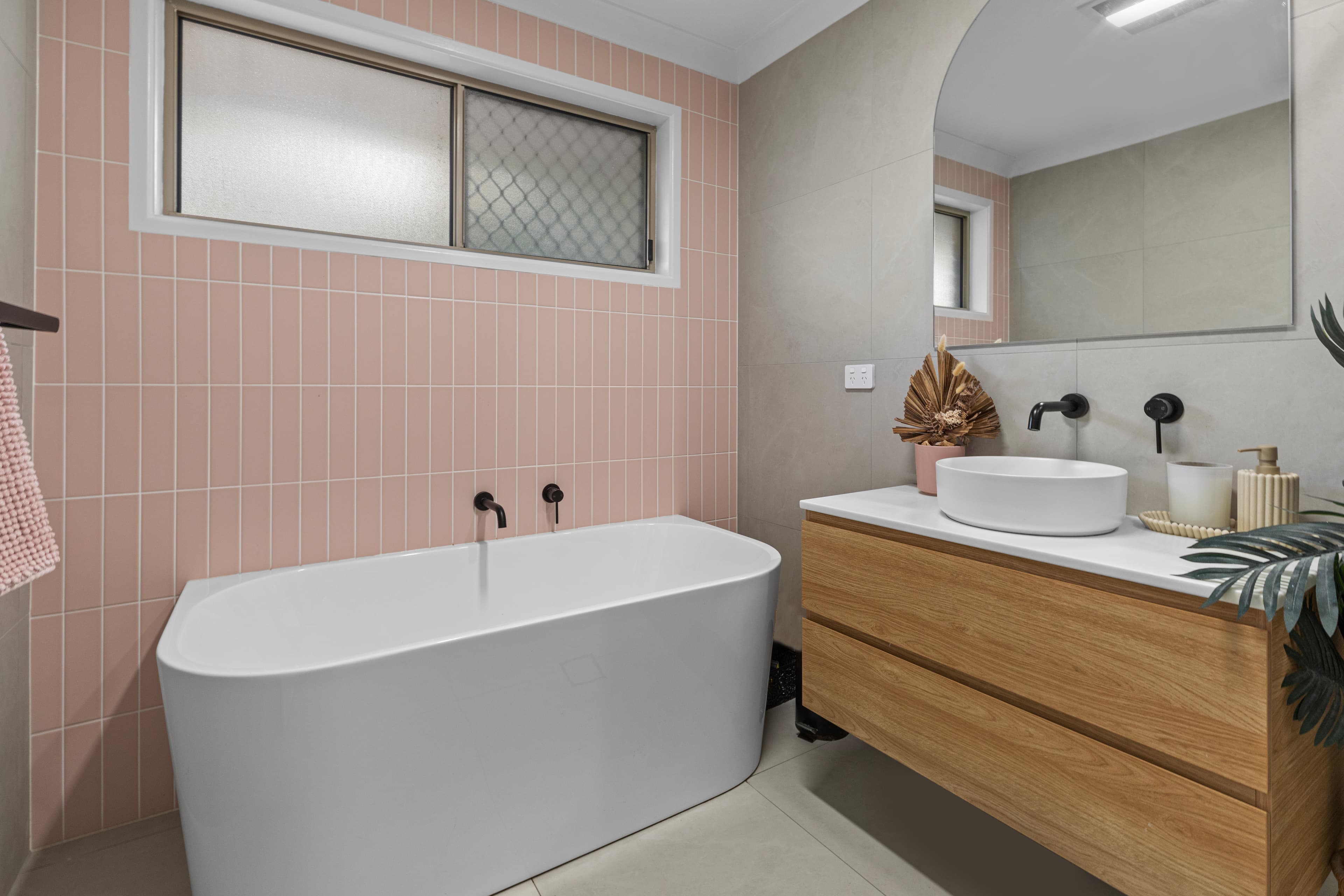24 Nozomi Street, Burleigh Waters, Burleigh Waters - Thumbnail 3