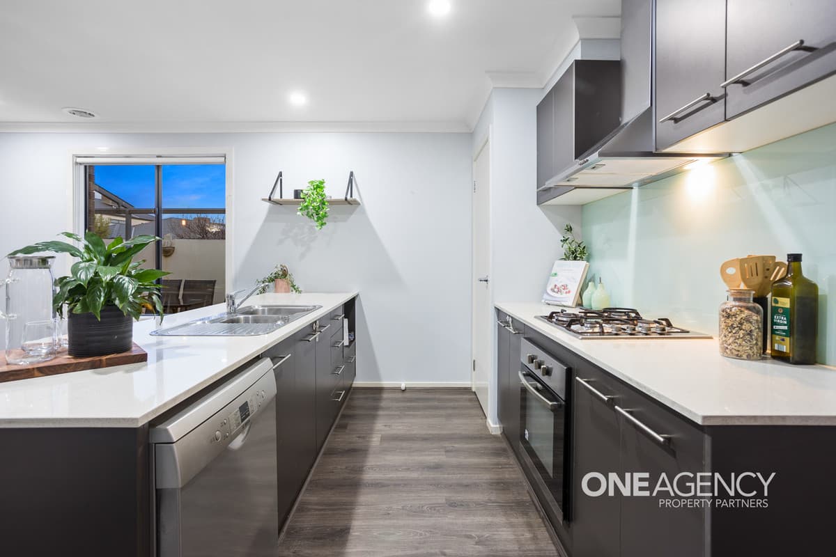 12 Jemma Avenue, Point Cook, Point Cook - Thumbnail 5