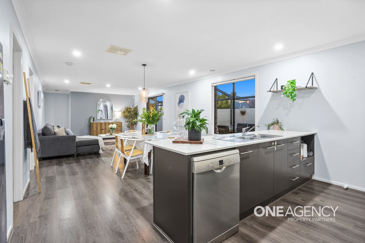 12 Jemma Avenue, Point Cook, Point Cook - Thumbnail 7