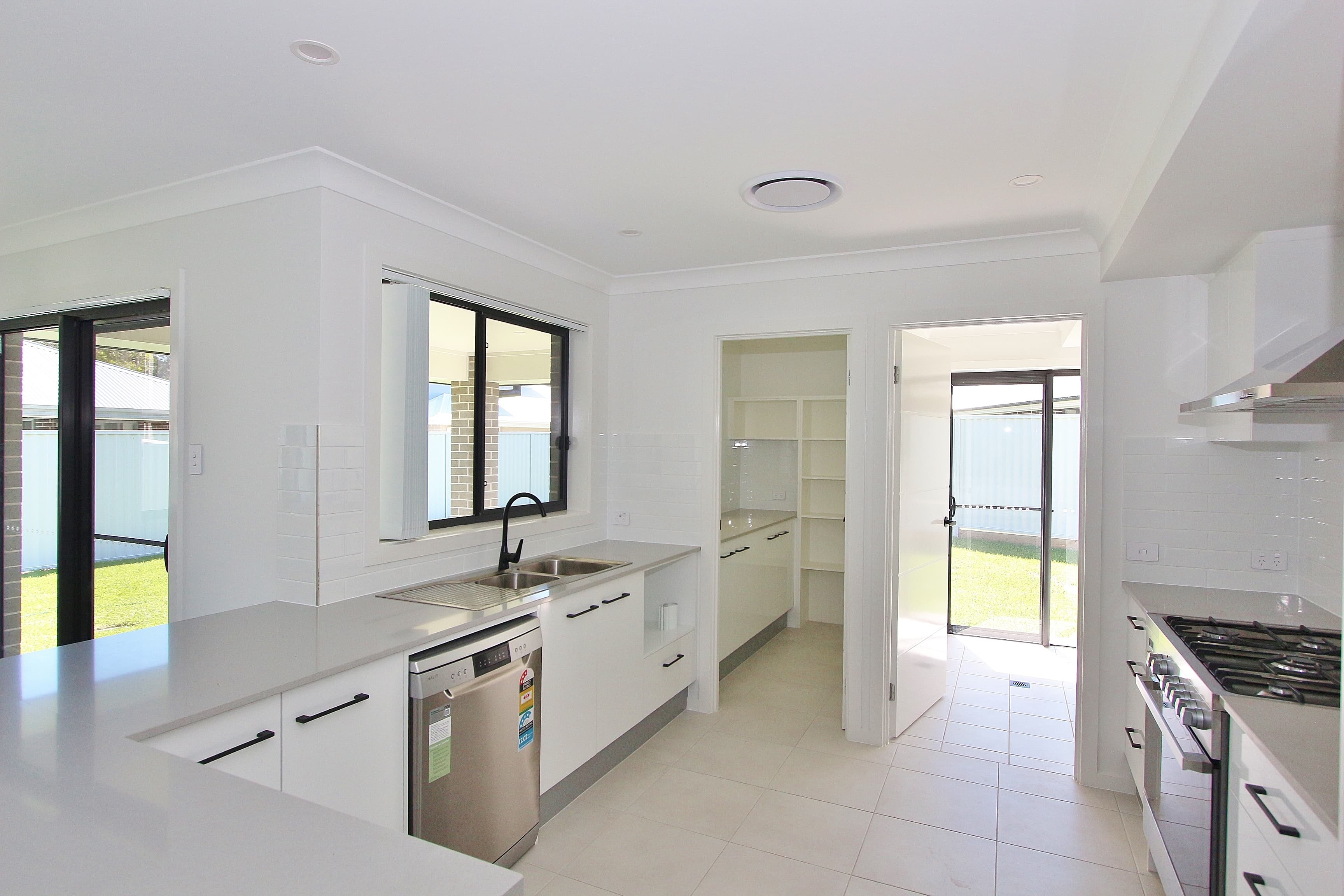 15 Ganges Court, Dunbogan, Dunbogan - Thumbnail 2