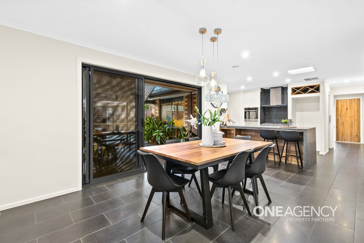19 Jacqueline Close, Werribee, Werribee - Thumbnail 2
