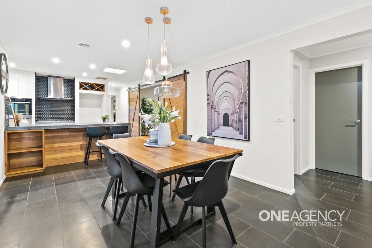 19 Jacqueline Close, Werribee, Werribee - Thumbnail 3