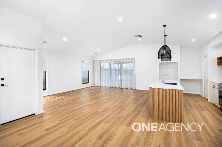 147 VALENCIA Drive, Gobbagombalin, Gobbagombalin - Thumbnail 5