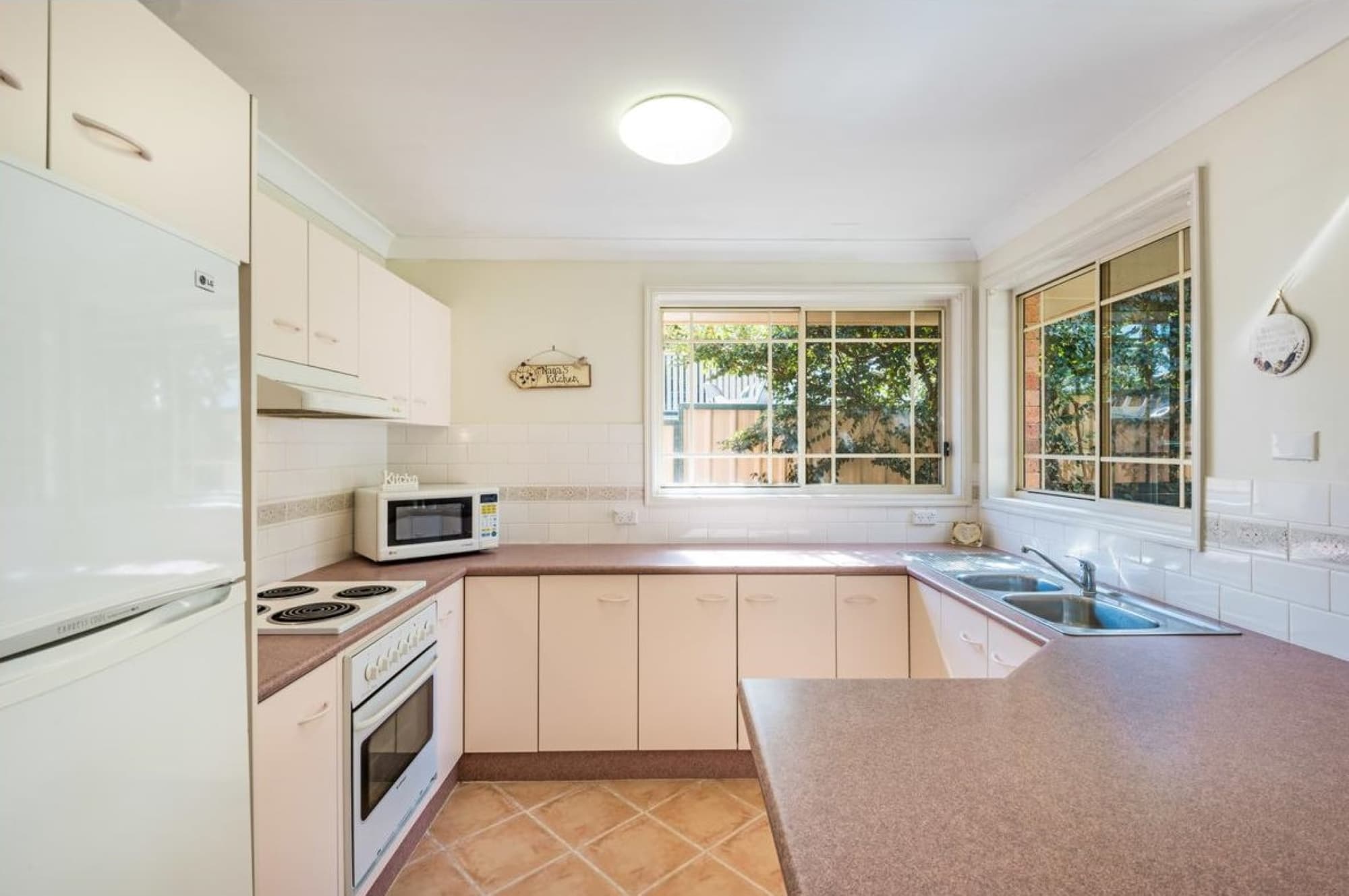 1/235 Avoca Drive, Green Point, Green Point - Thumbnail 3