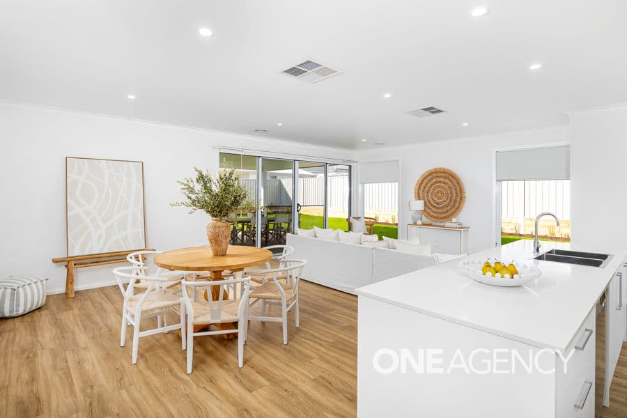 21 BONDI Crescent, Gobbagombalin, Gobbagombalin - Thumbnail 2
