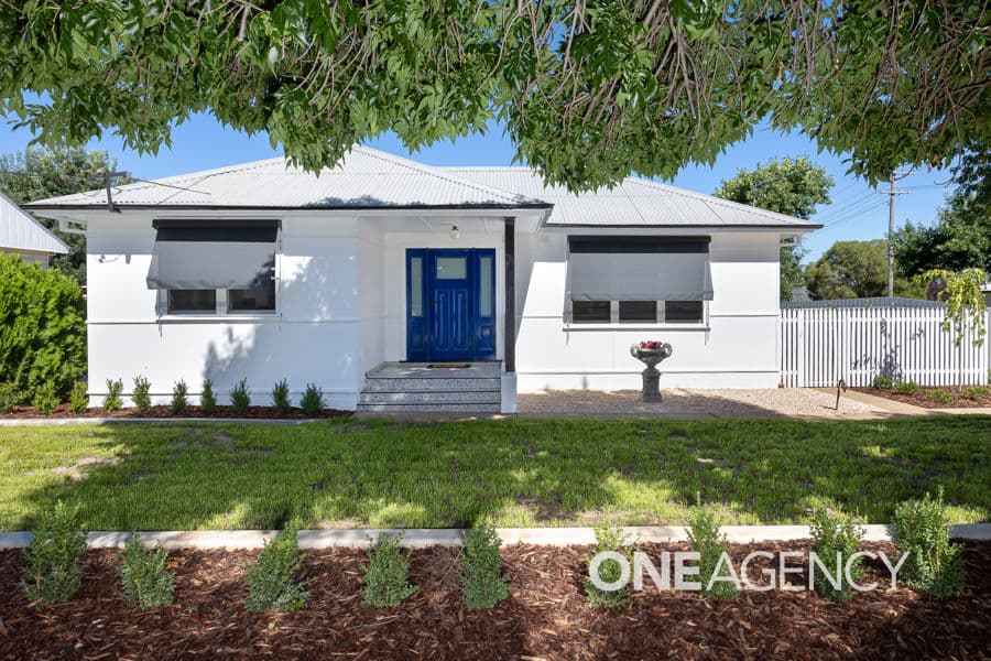 17 SPOONER Avenue, Mount Austin, Mount Austin - Image 1