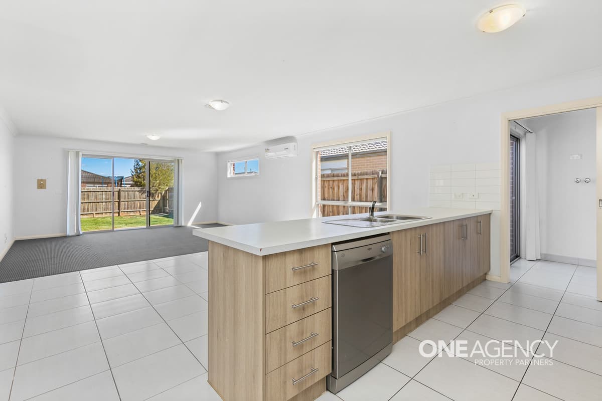 1 Gillespie Drive, Weir Views, Weir Views - Thumbnail 2
