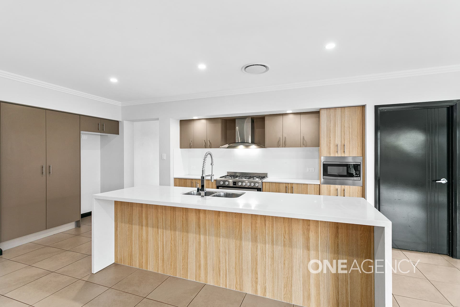 3 Oak Farm Road, Calderwood, Calderwood - Thumbnail 2