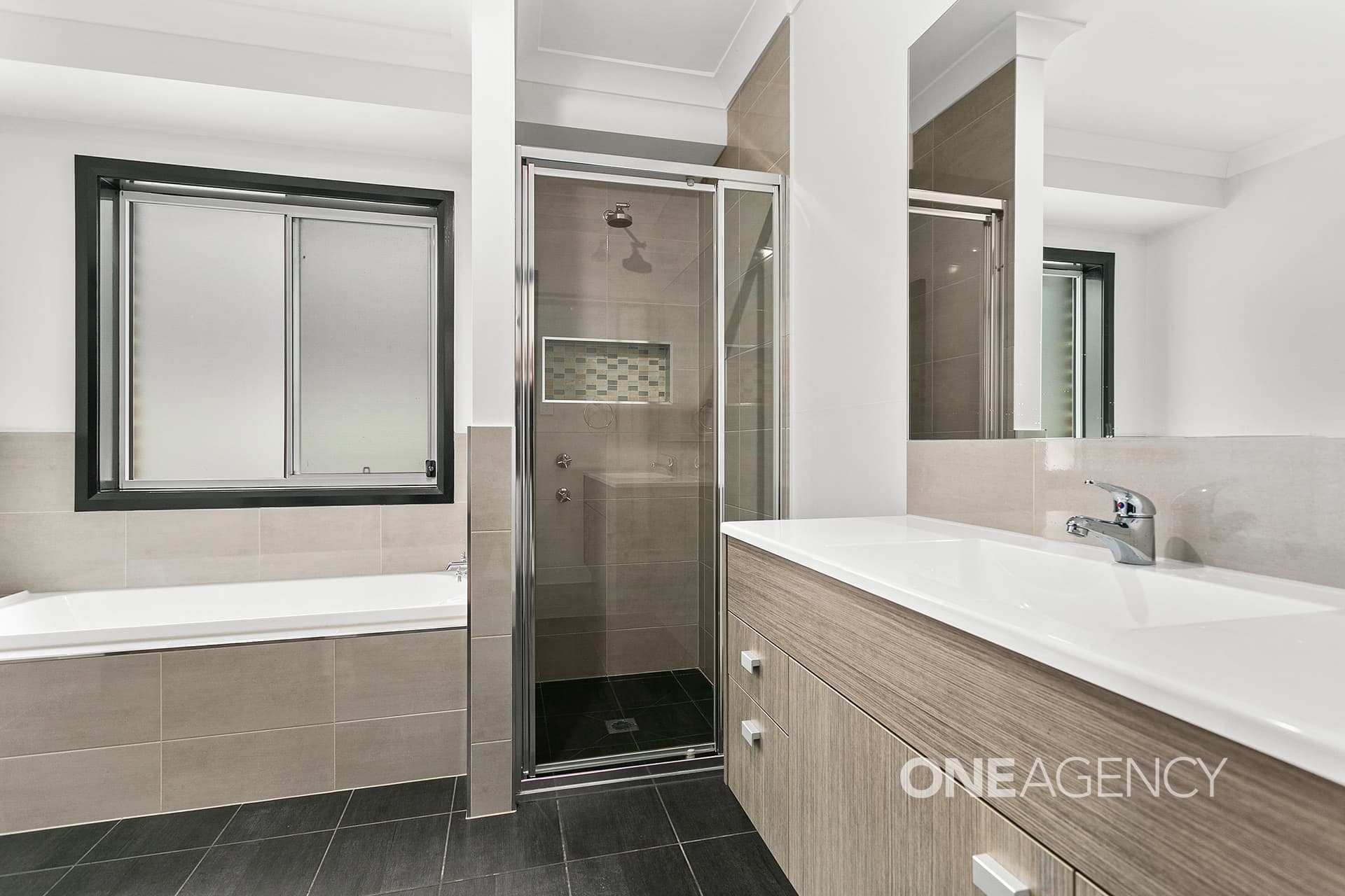 3 Oak Farm Road, Calderwood, Calderwood - Thumbnail 5