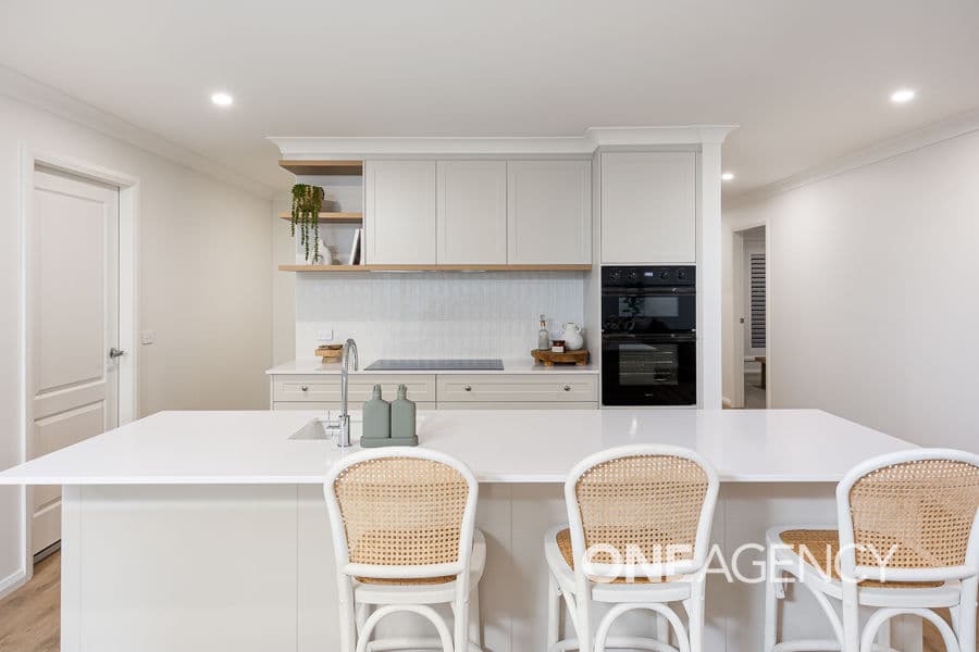 31 DURACK Circuit, Boorooma, Boorooma - Thumbnail 2