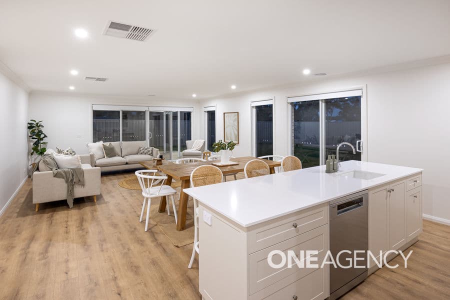 31 DURACK Circuit, Boorooma, Boorooma - Thumbnail 3