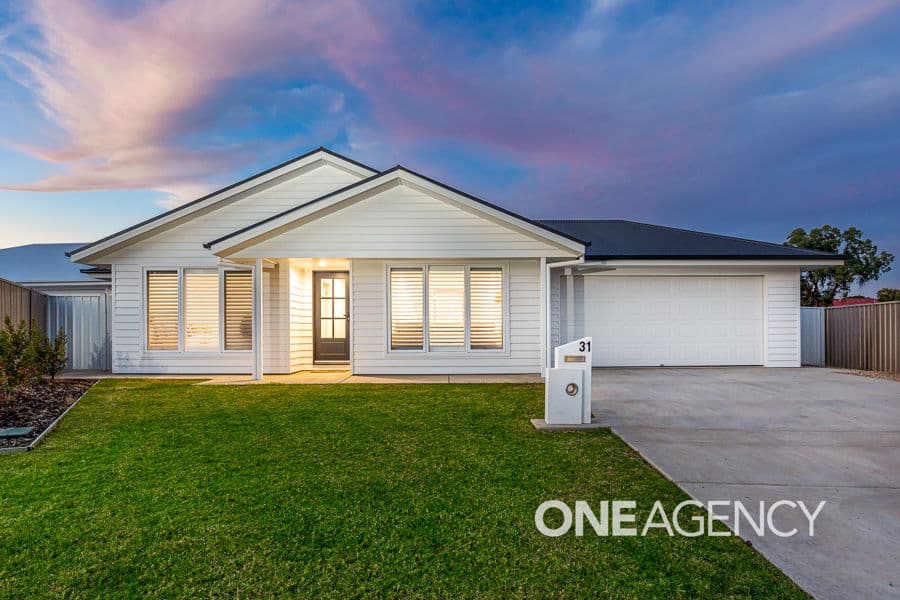 31 DURACK Circuit, Boorooma, Boorooma - Image 1
