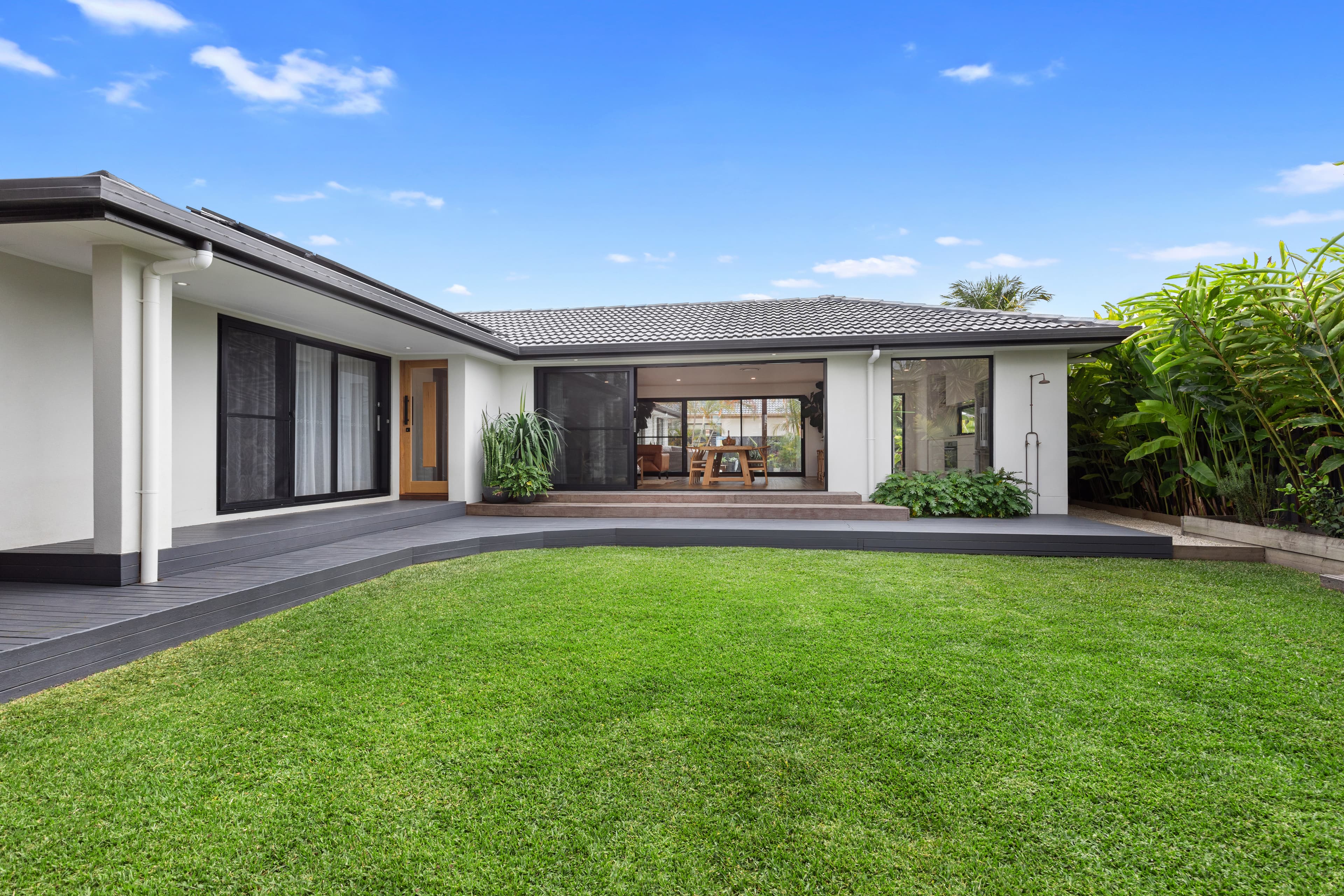 17 Razorbill Street, Burleigh Waters, Burleigh Waters - Image 1