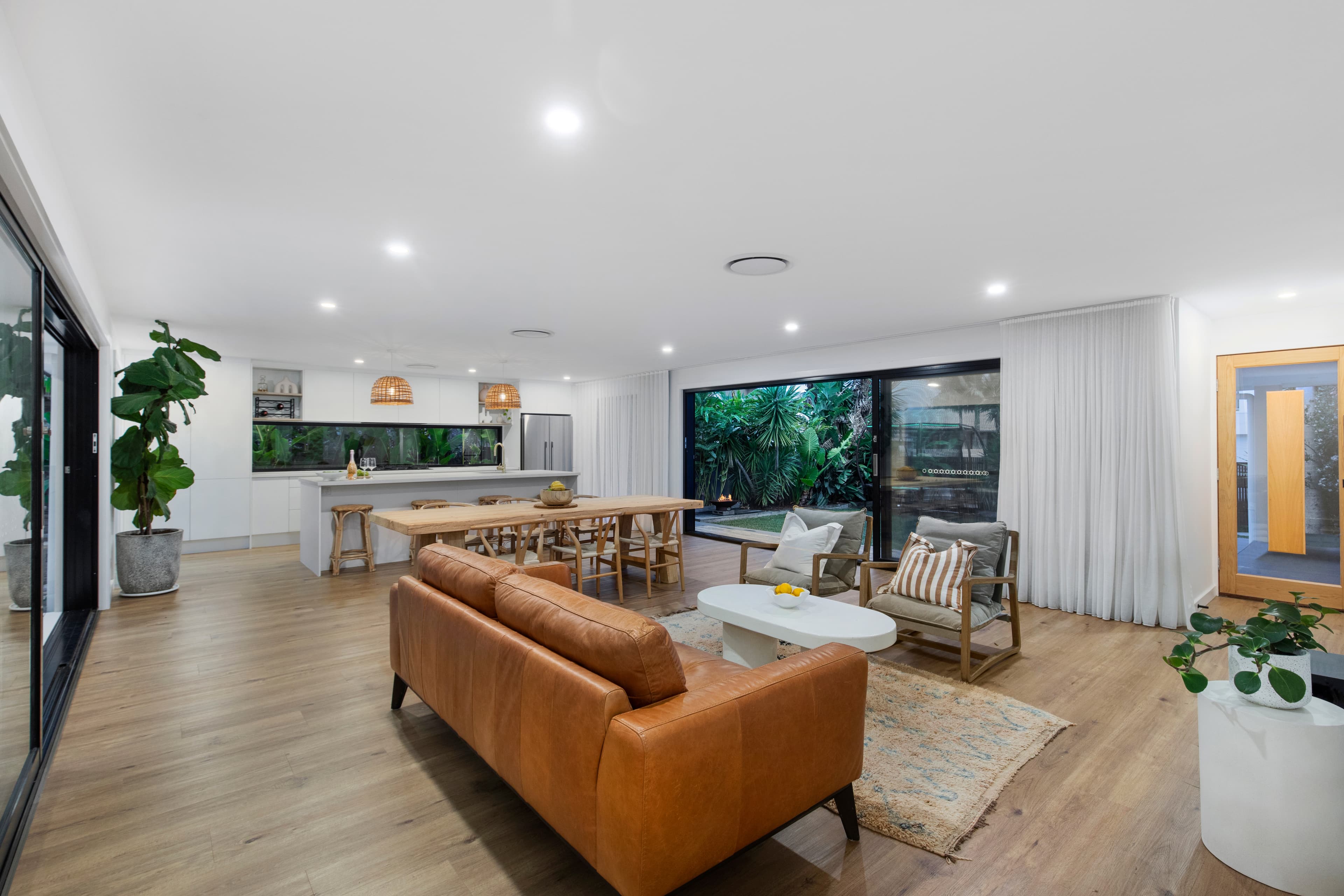 17 Razorbill Street, Burleigh Waters, Burleigh Waters - Thumbnail 3