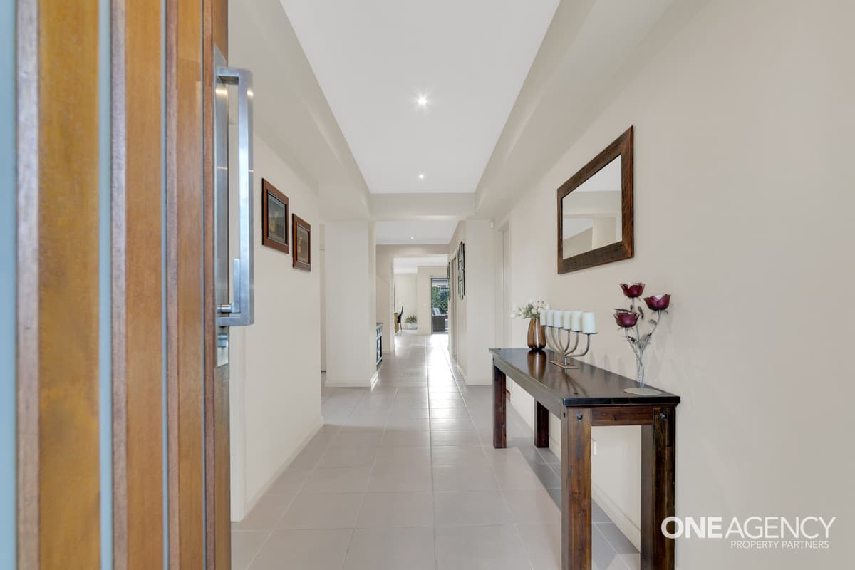 18 Sorrenberg Street, Point Cook, Point Cook - Thumbnail 2