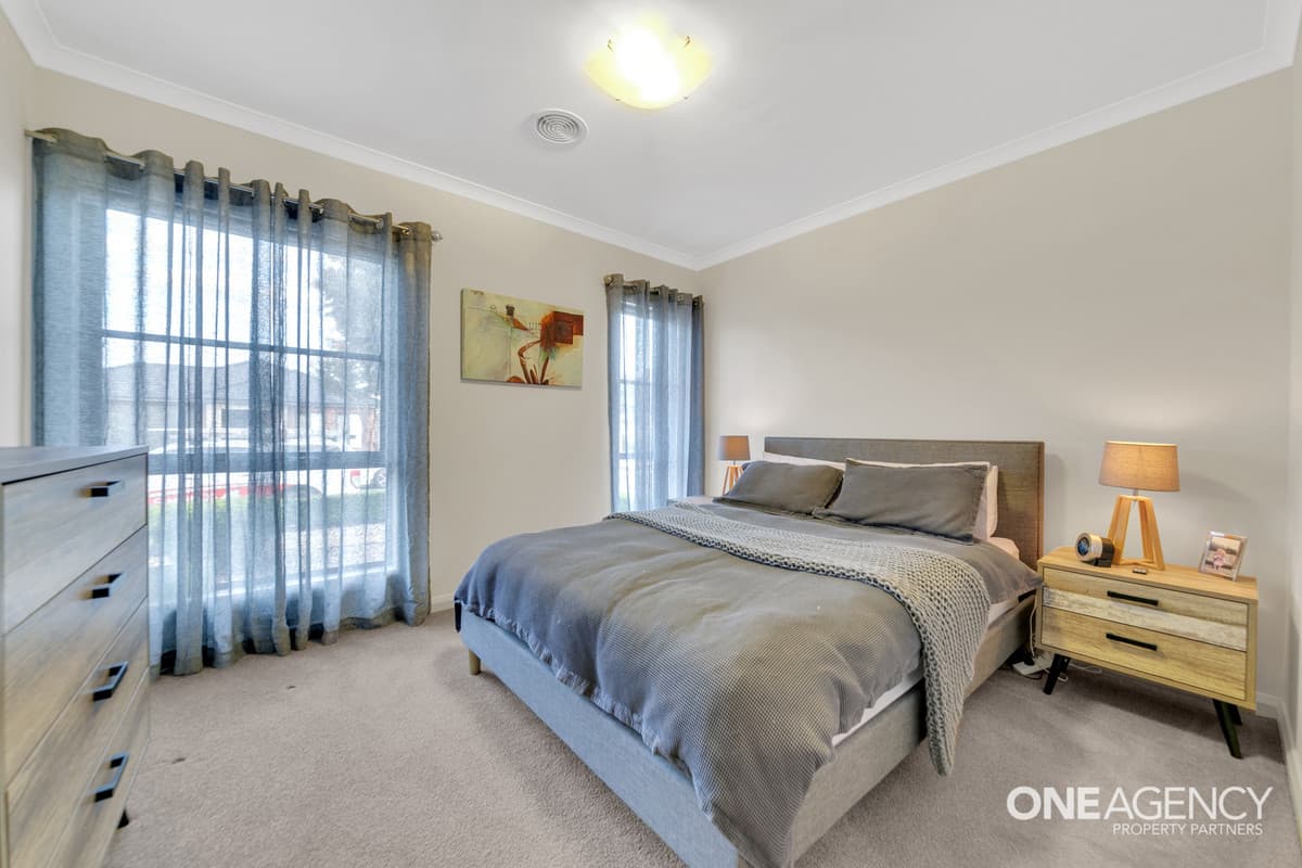 18 Sorrenberg Street, Point Cook, Point Cook - Thumbnail 4