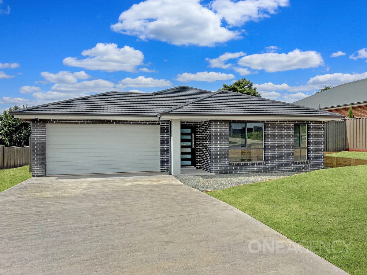 21 McGrath Place, Goulburn, Goulburn - Image 1