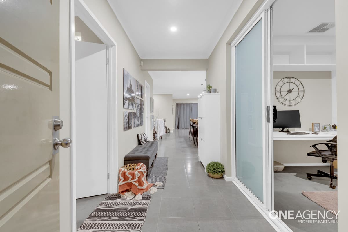 34 Niland Crescent, Point Cook, Point Cook - Thumbnail 2