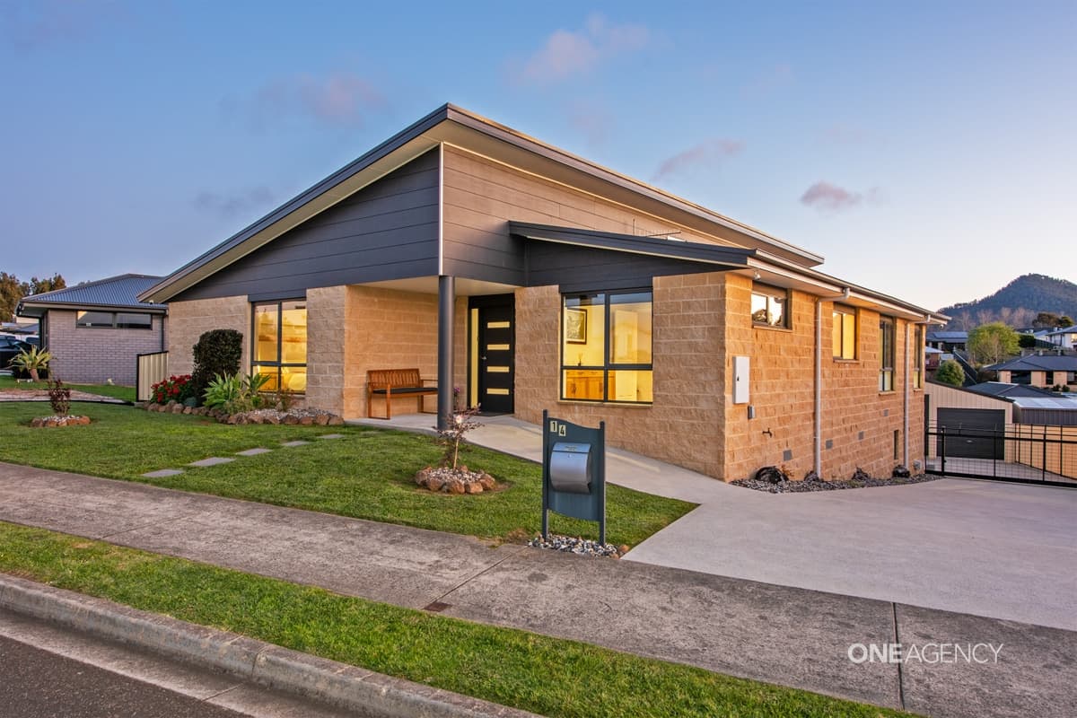 14 Bowman Drive, Penguin, Penguin - Image 1
