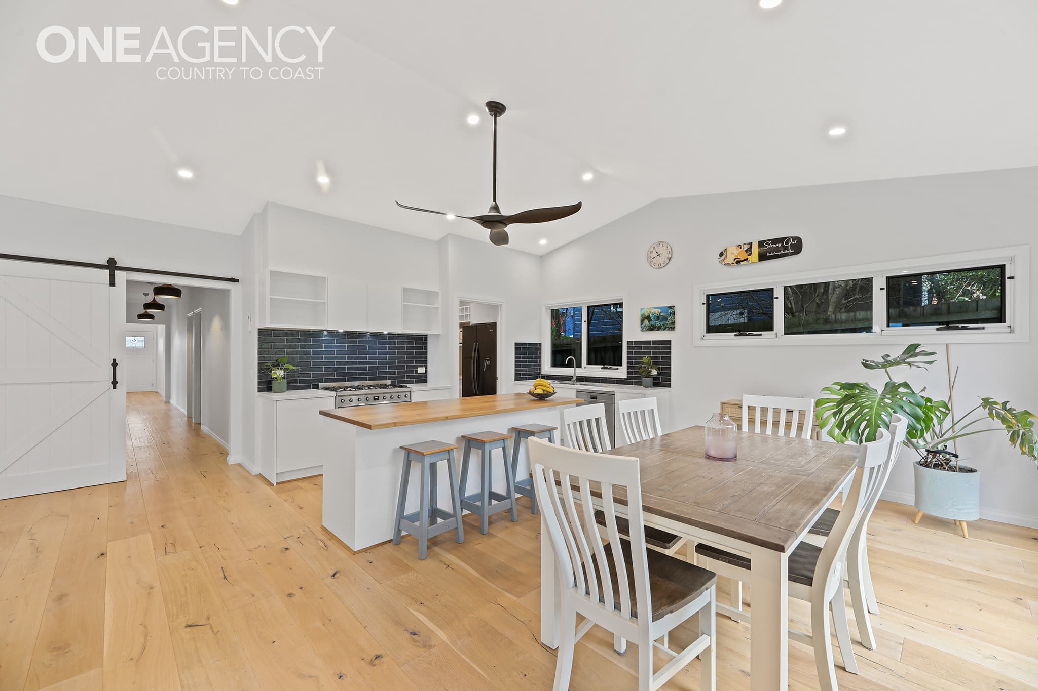 16 Sunset Drive, Sunset Strip, Sunset Strip - Thumbnail 2