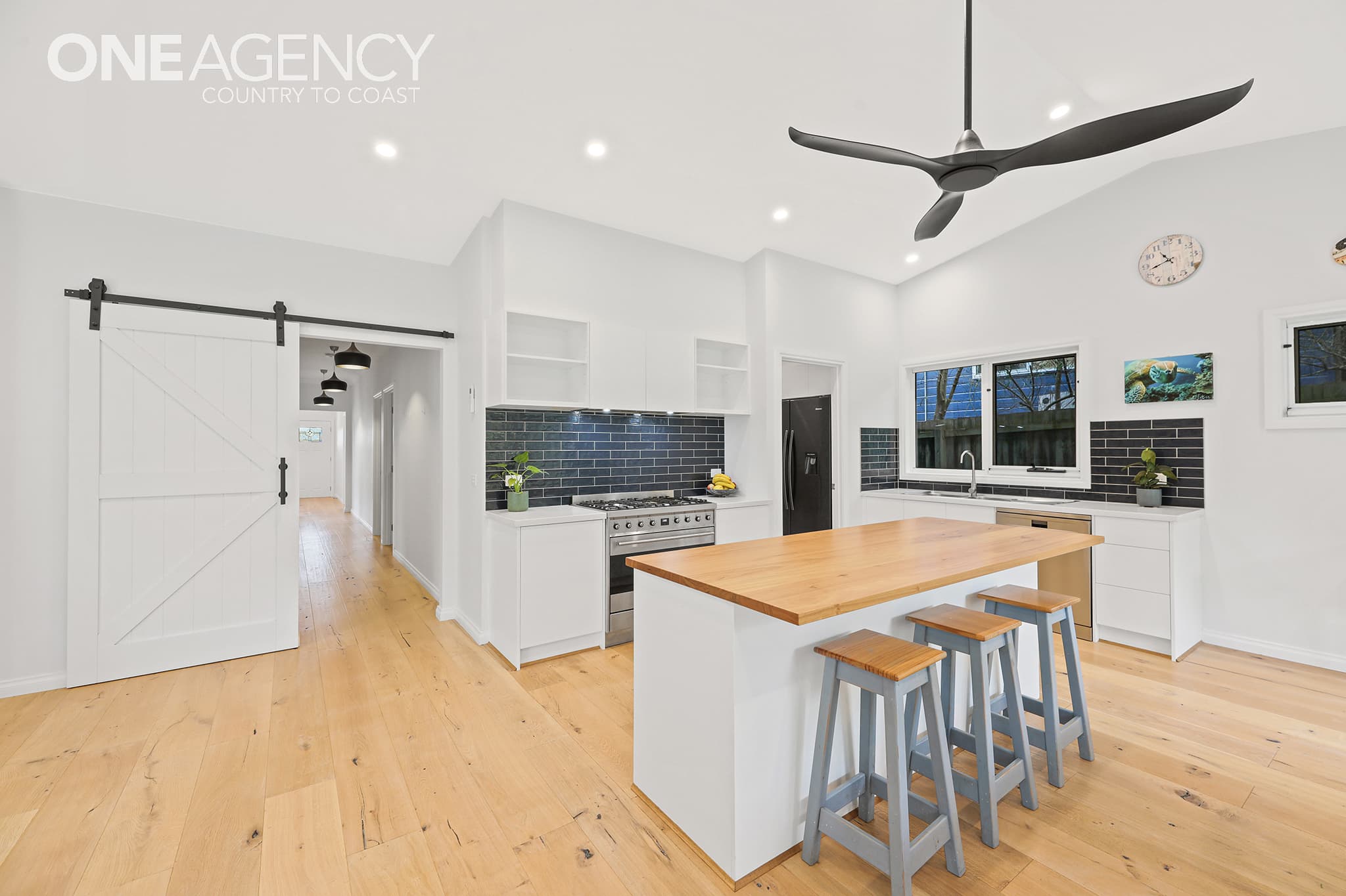 16 Sunset Drive, Sunset Strip, Sunset Strip - Thumbnail 4