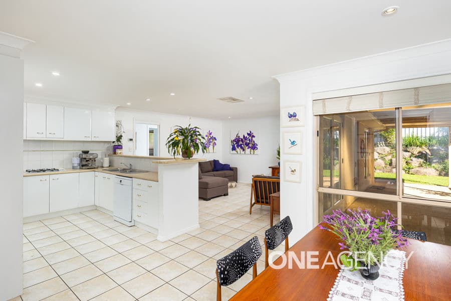 16 ROBERTS Way, Kooringal, Kooringal - Thumbnail 3