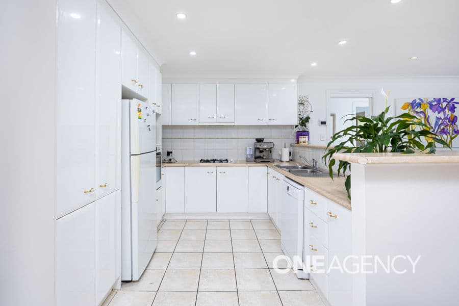 16 ROBERTS Way, Kooringal, Kooringal - Thumbnail 4