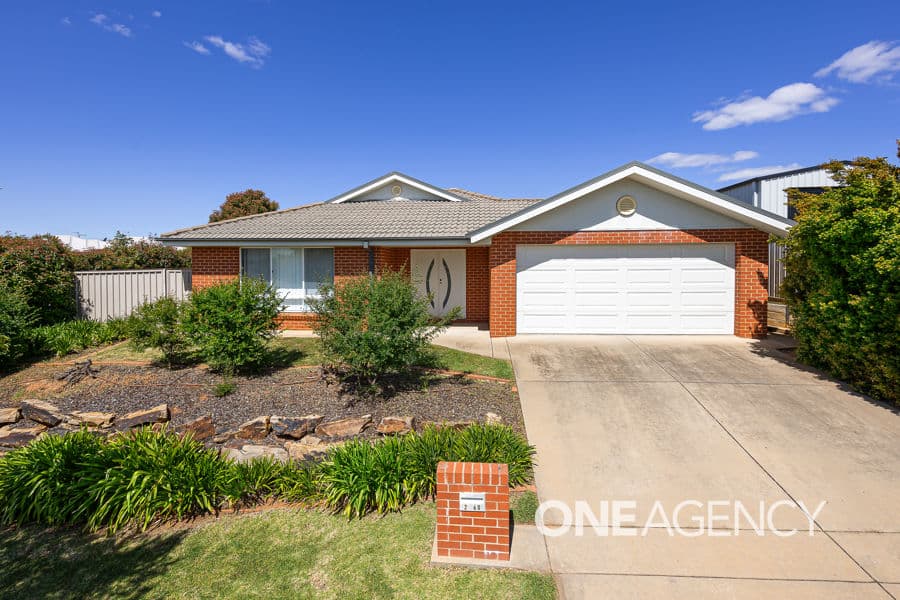 60 YARRAWAH Crescent, Bourkelands, Bourkelands - Image 1