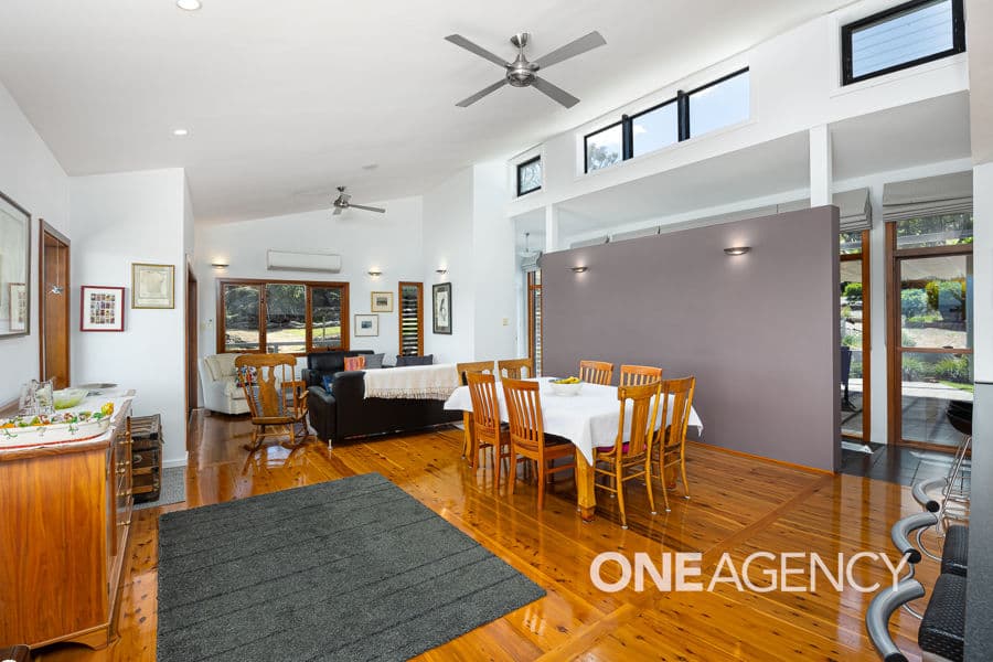215 BRUCEDALE Drive, Brucedale, Brucedale - Thumbnail 4