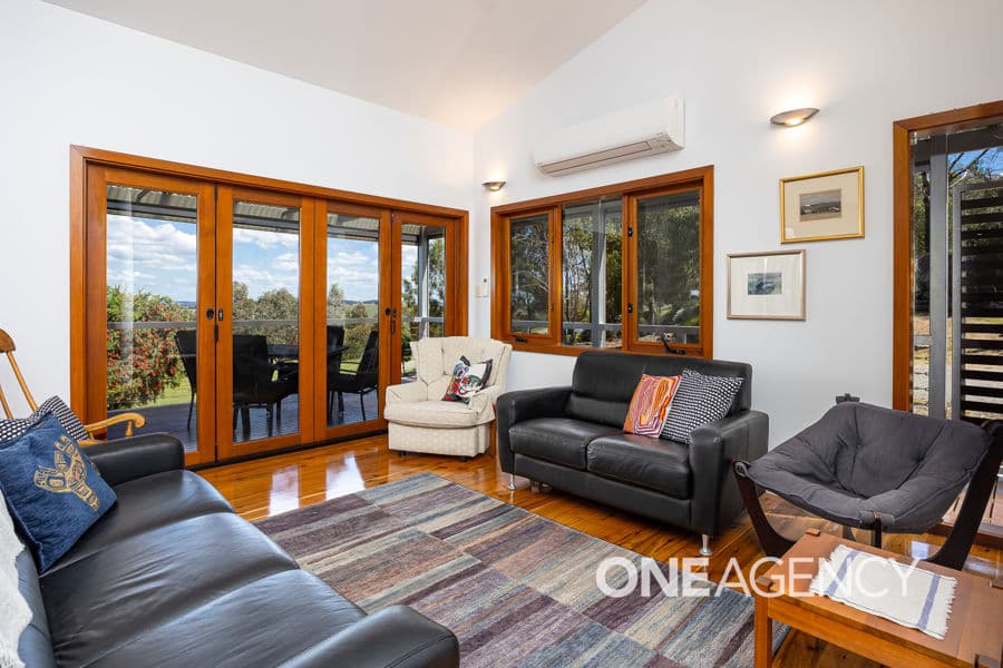 215 BRUCEDALE Drive, Brucedale, Brucedale - Thumbnail 5