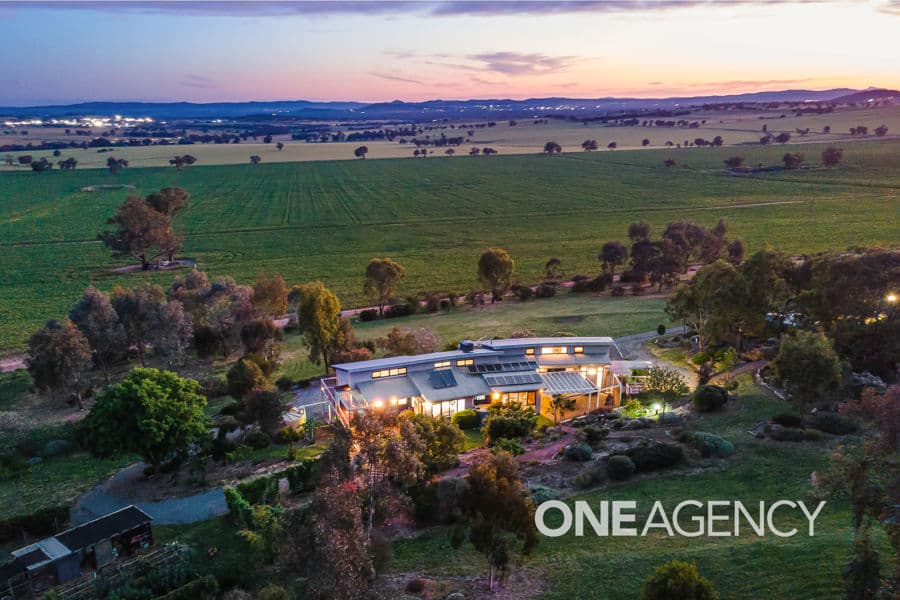 215 BRUCEDALE Drive, Brucedale, Brucedale - Image 1