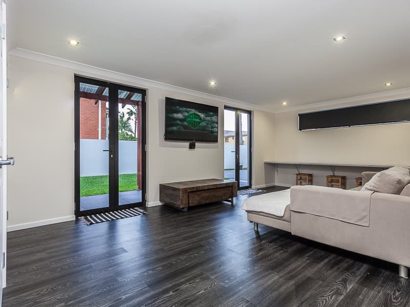 15 Oyster Point Esplanade, Newport, Newport - Thumbnail 5