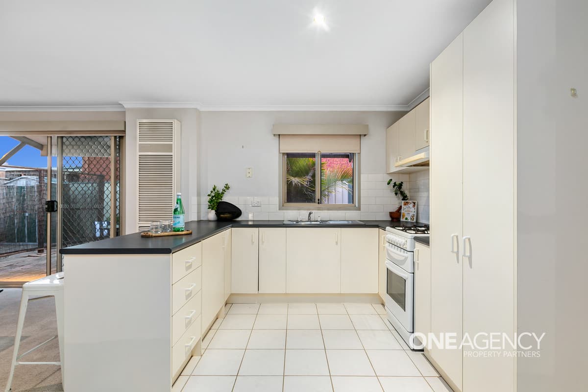 1 Kim Court, Seabrook, Seabrook - Thumbnail 5