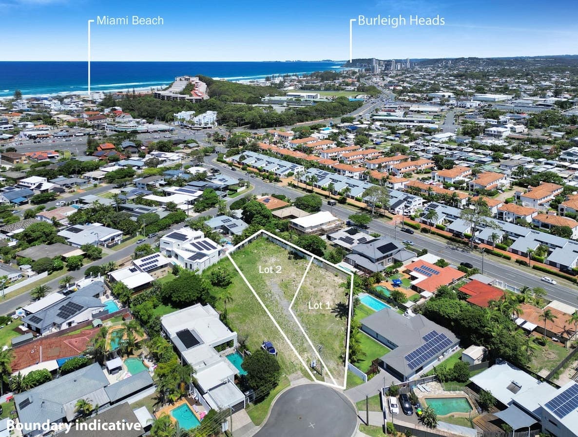 8 Anchor Court, Mermaid Waters, Mermaid Waters - Image 1