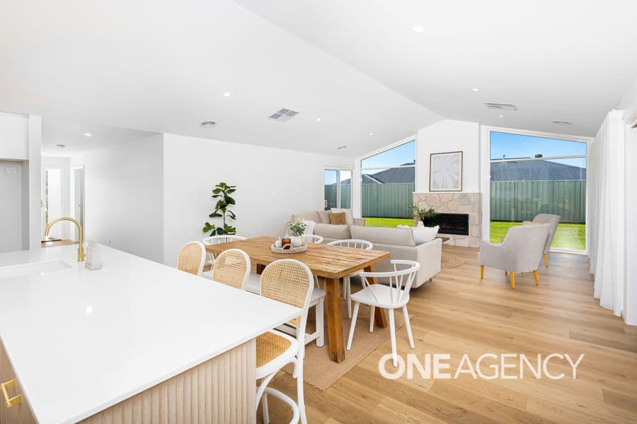 21 BENNELONG Crescent, Lloyd, Lloyd - Thumbnail 2