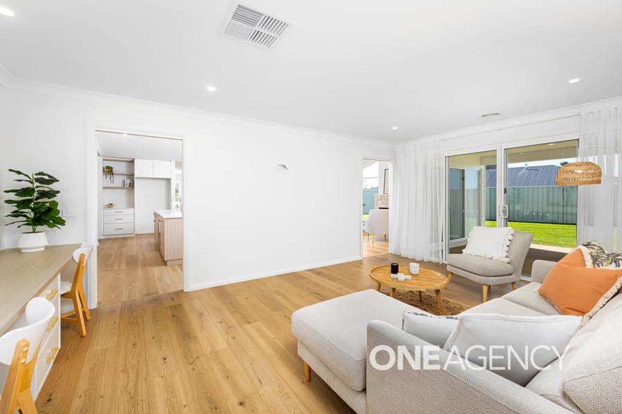 21 BENNELONG Crescent, Lloyd, Lloyd - Thumbnail 6