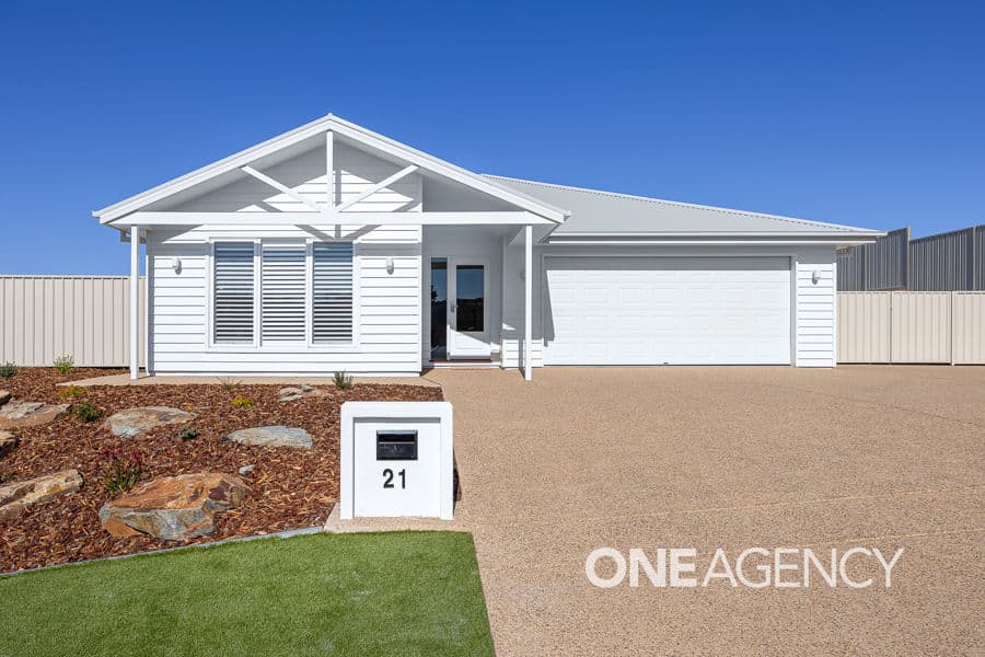 21 BENNELONG Crescent, Lloyd, Lloyd - Image 1
