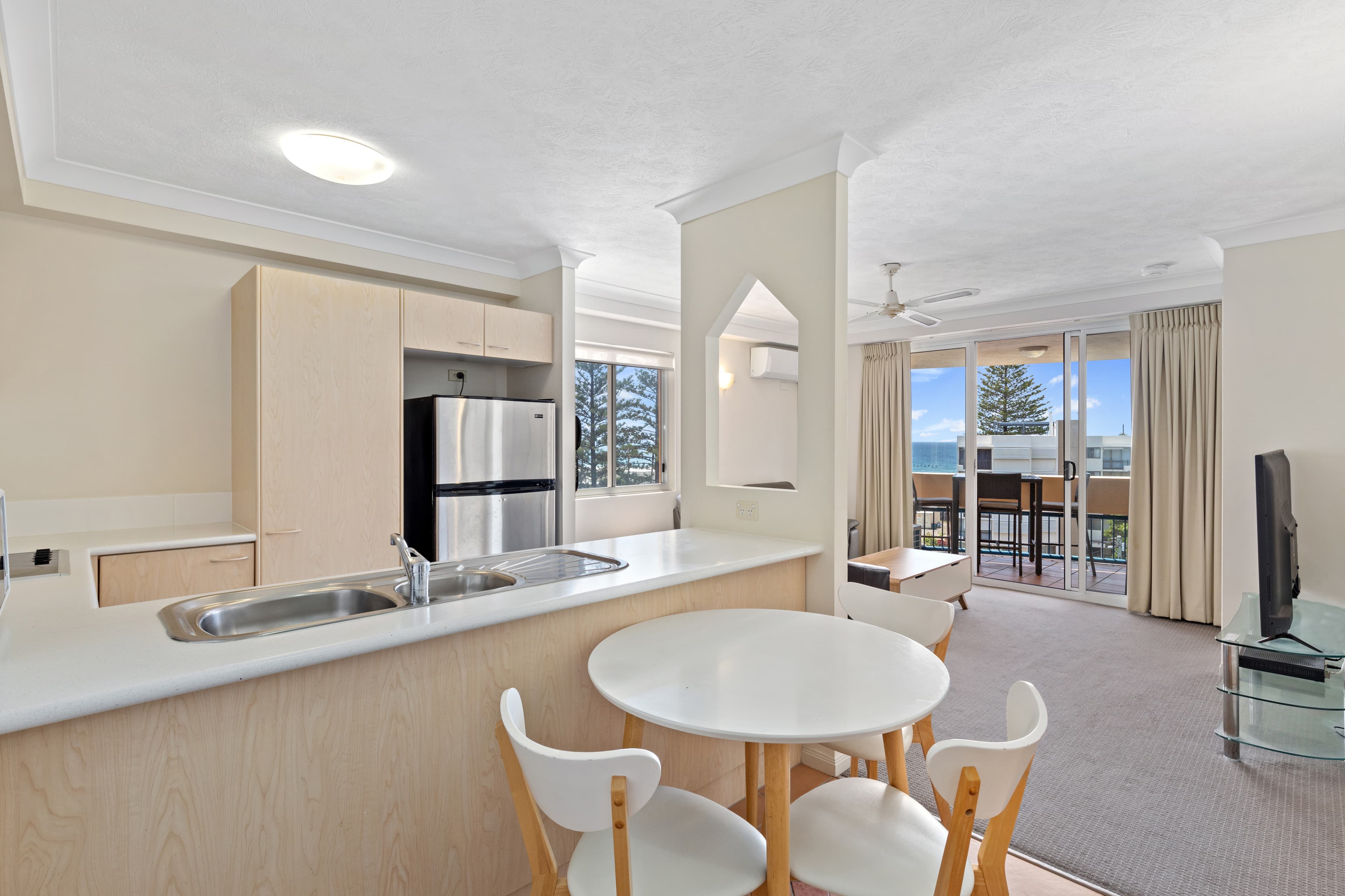 22/93 Old Burleigh Road, Broadbeach, Broadbeach - Thumbnail 3