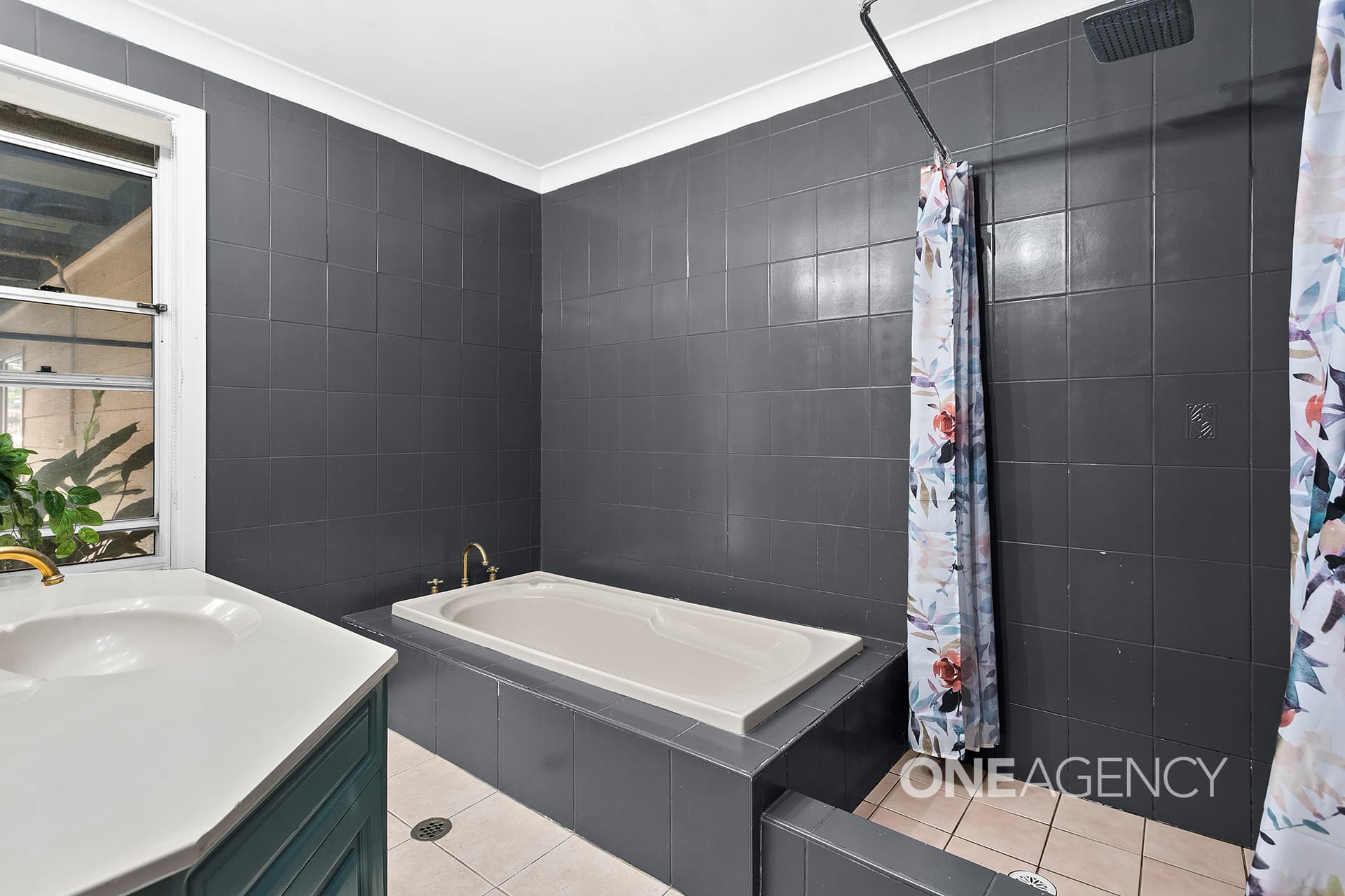 19 Malin Road, Oak Flats, Oak Flats - Thumbnail 4