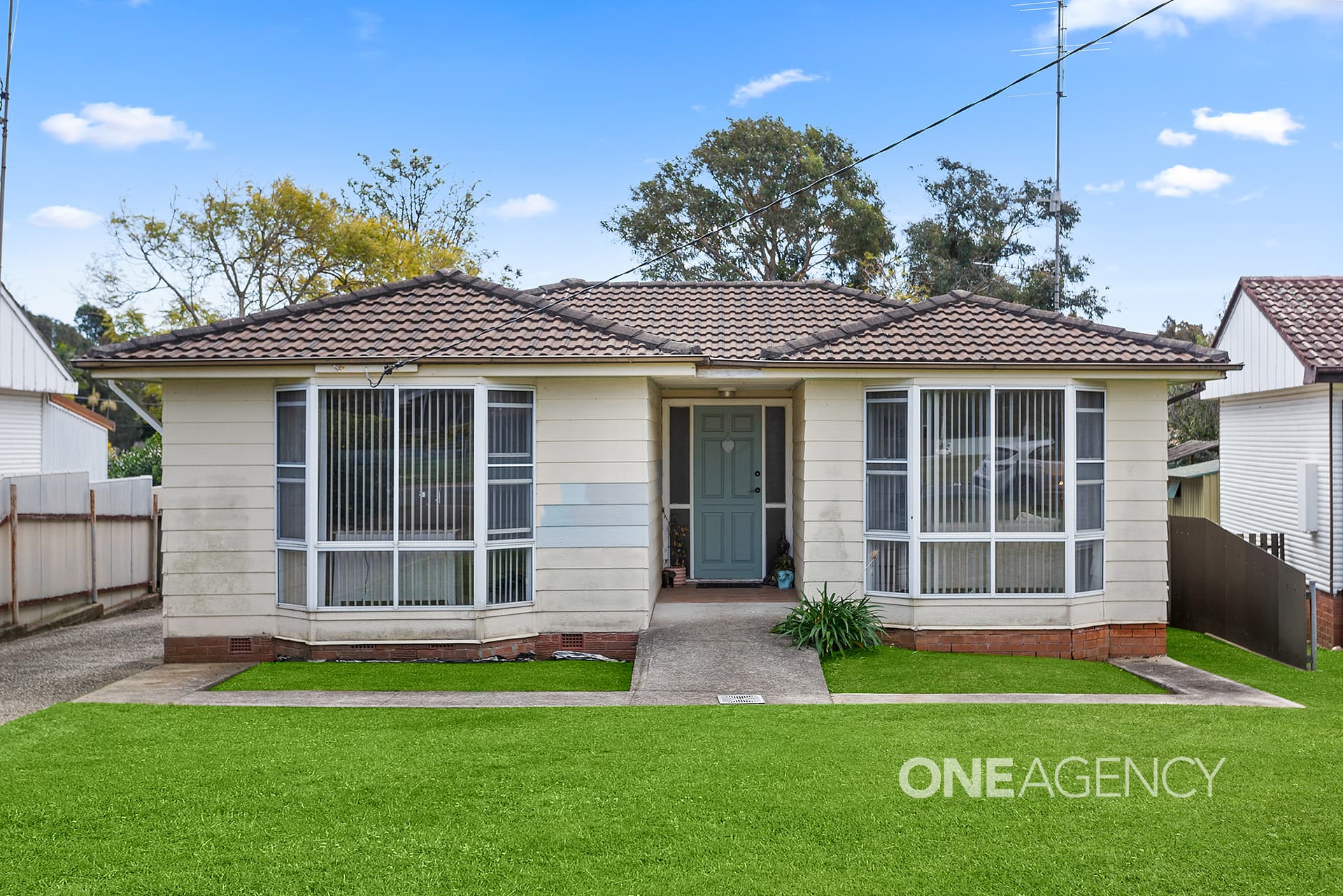 19 Malin Road, Oak Flats, Oak Flats - Image 1