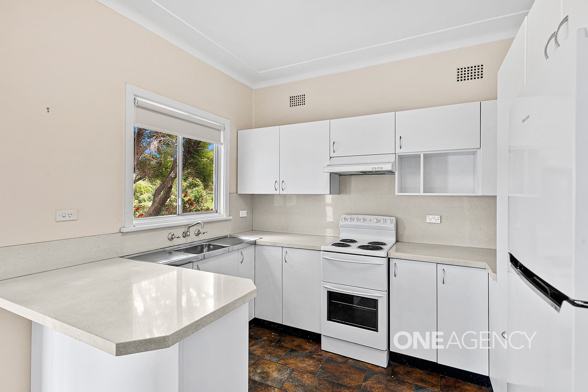 135 Northcliffe Drive, Lake Heights, Lake Heights - Thumbnail 5