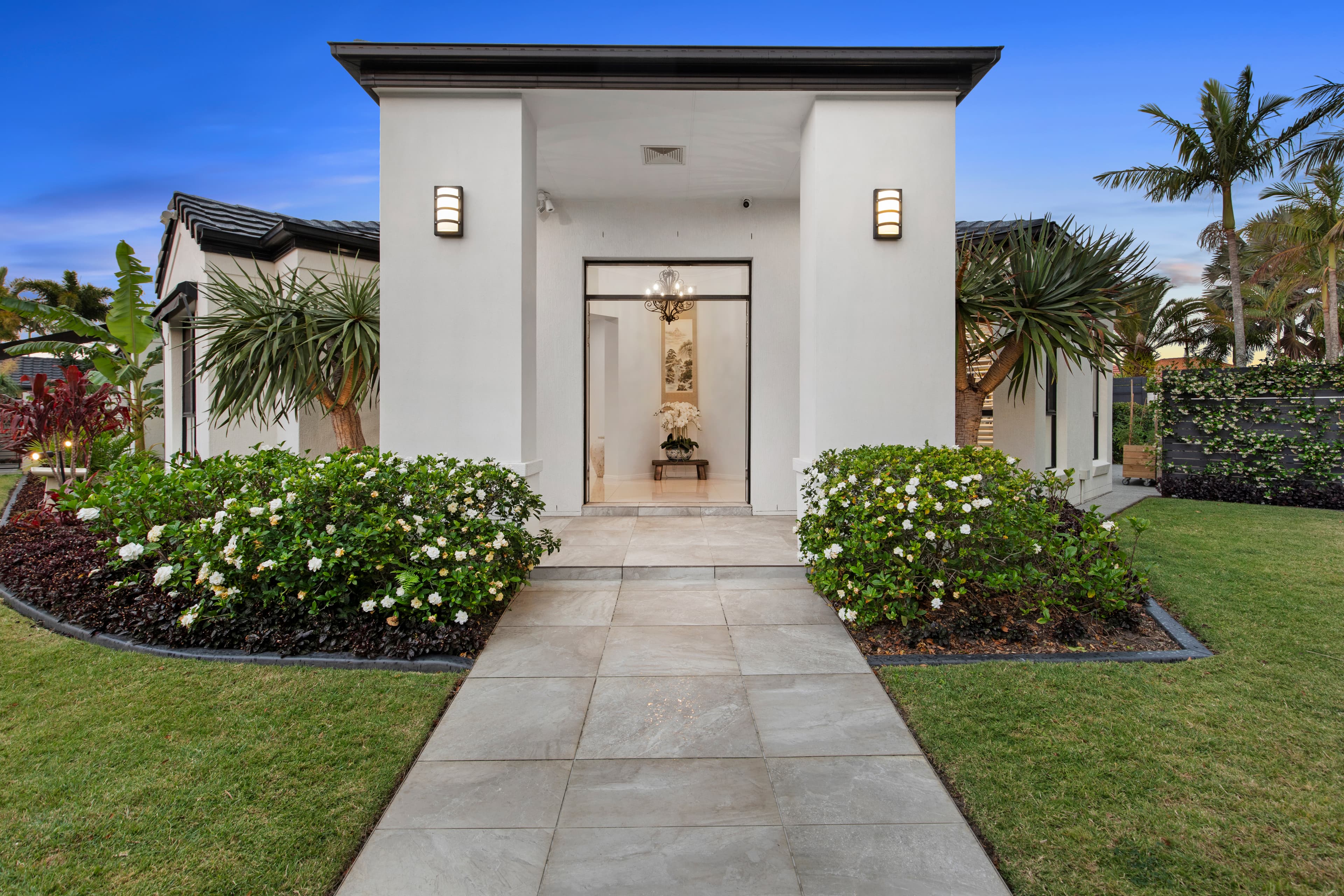 154 Dunlin Drive, Burleigh Waters, Burleigh Waters - Thumbnail 2