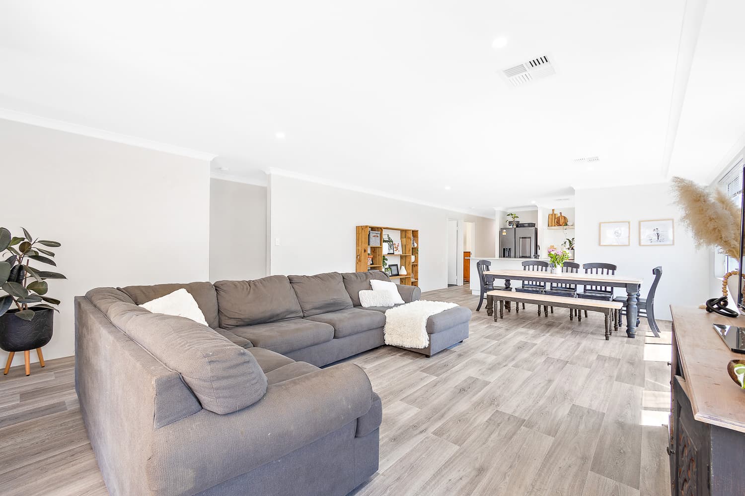 25 Broadgate Boulevard, Yanchep, Yanchep - Thumbnail 4