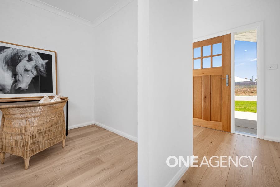 18 BONDI Crescent, Gobbagombalin, Gobbagombalin - Thumbnail 2