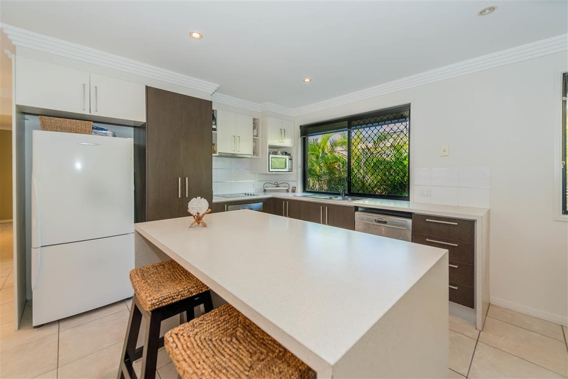 8 Warrina Crescent, Burleigh Waters, Burleigh Waters - Thumbnail 5