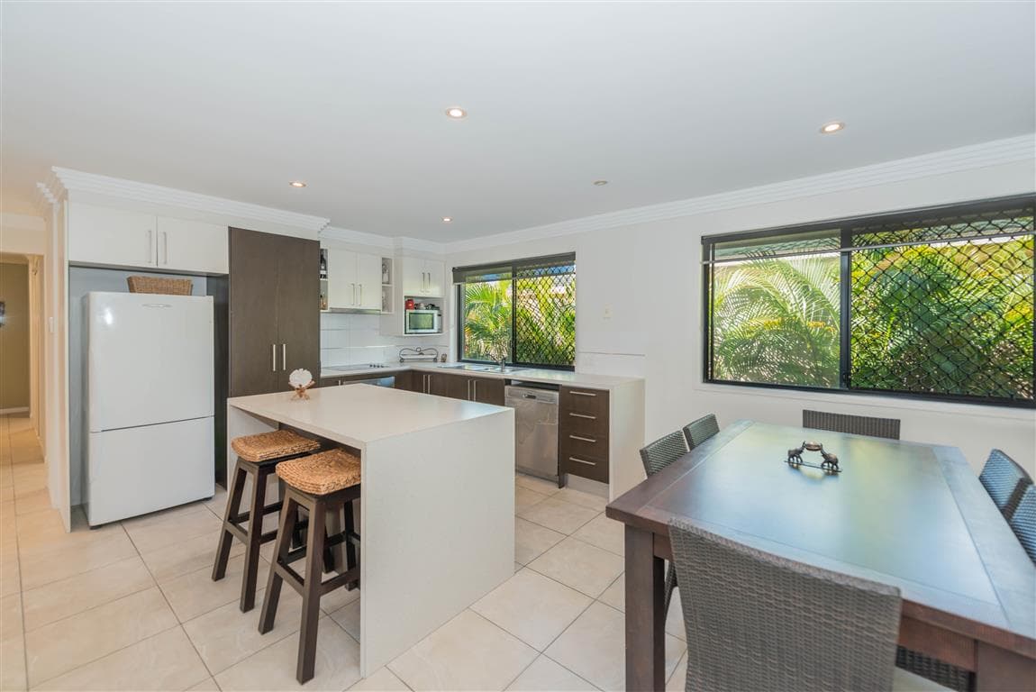 8 Warrina Crescent, Burleigh Waters, Burleigh Waters - Thumbnail 4
