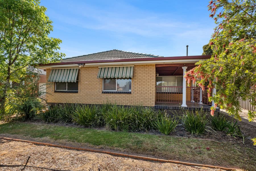 21 NIXON Crescent, Tolland, Tolland - Thumbnail 2