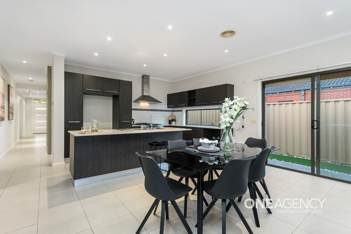 28 Clementson Drive, Caroline Springs, Caroline Springs - Thumbnail 3